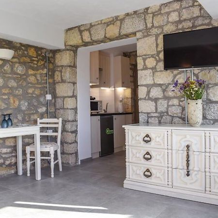 Villa Coastal Stone Hideaway With Stunning Scenery Kitriaí Esterno foto