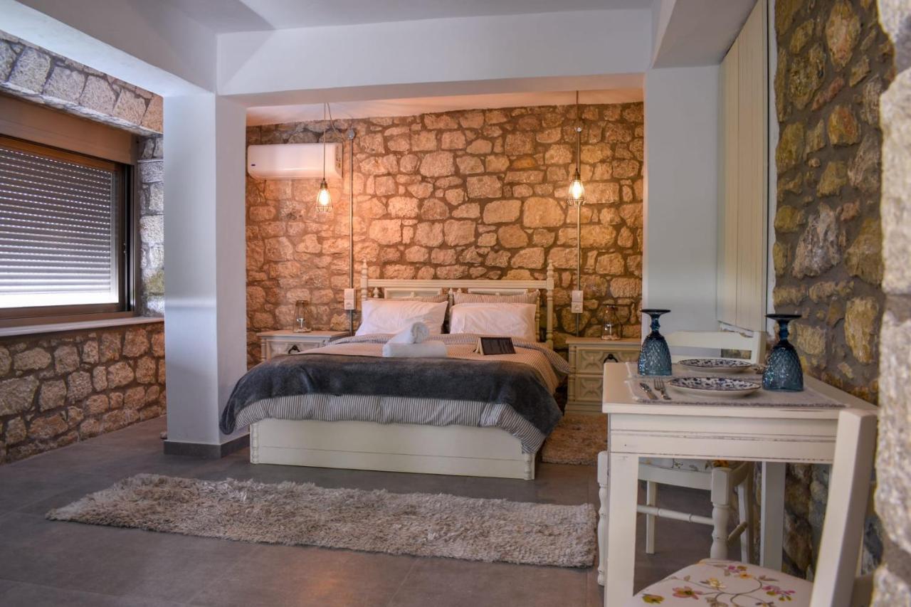 Villa Coastal Stone Hideaway With Stunning Scenery Kitriaí Esterno foto