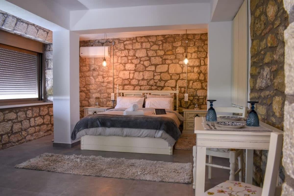 Villa Coastal Stone Hideaway With Stunning Scenery Kitriaí Esterno foto
