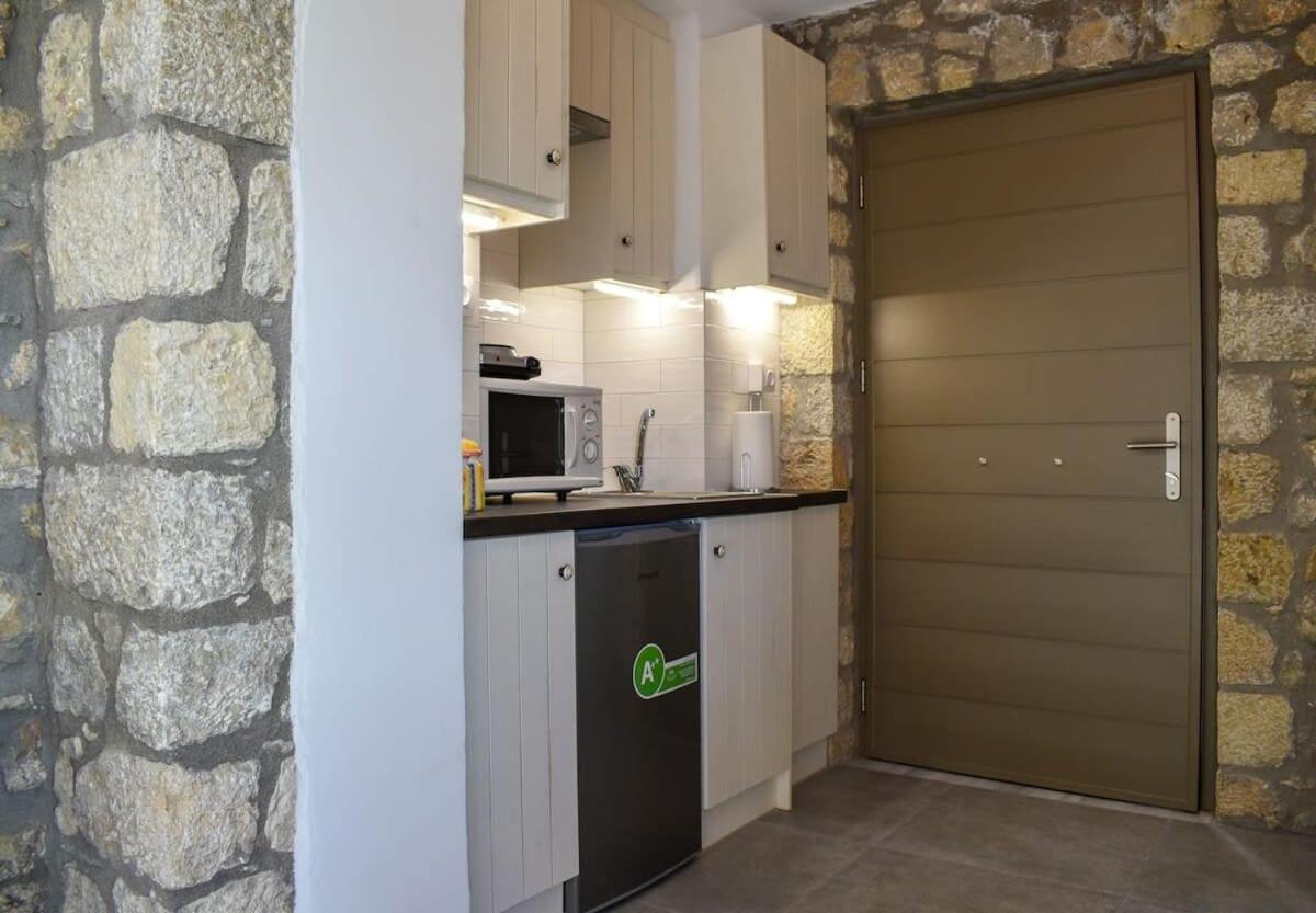 Villa Coastal Stone Hideaway With Stunning Scenery Kitriaí Esterno foto