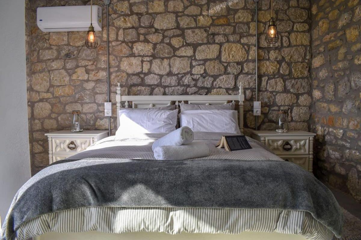 Villa Coastal Stone Hideaway With Stunning Scenery Kitriaí Esterno foto