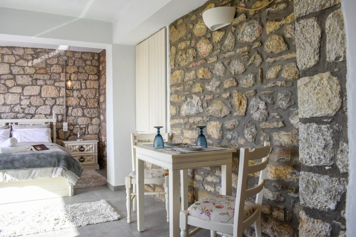 Villa Coastal Stone Hideaway With Stunning Scenery Kitriaí Esterno foto