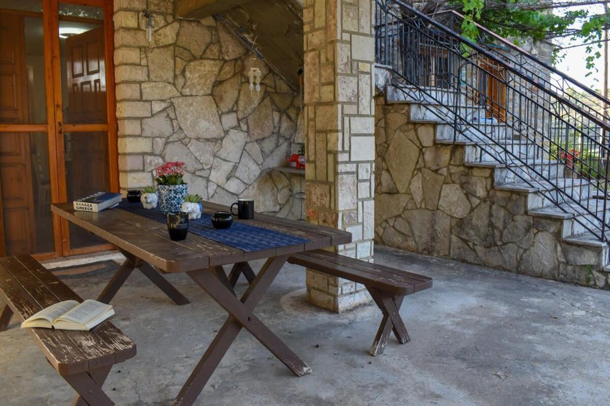 Villa Coastal Stone Hideaway With Stunning Scenery Kitriaí Esterno foto