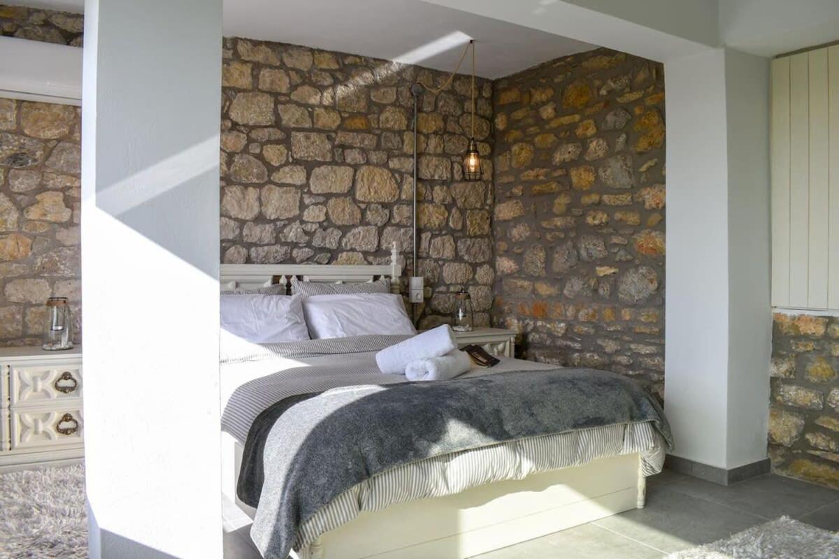 Villa Coastal Stone Hideaway With Stunning Scenery Kitriaí Esterno foto