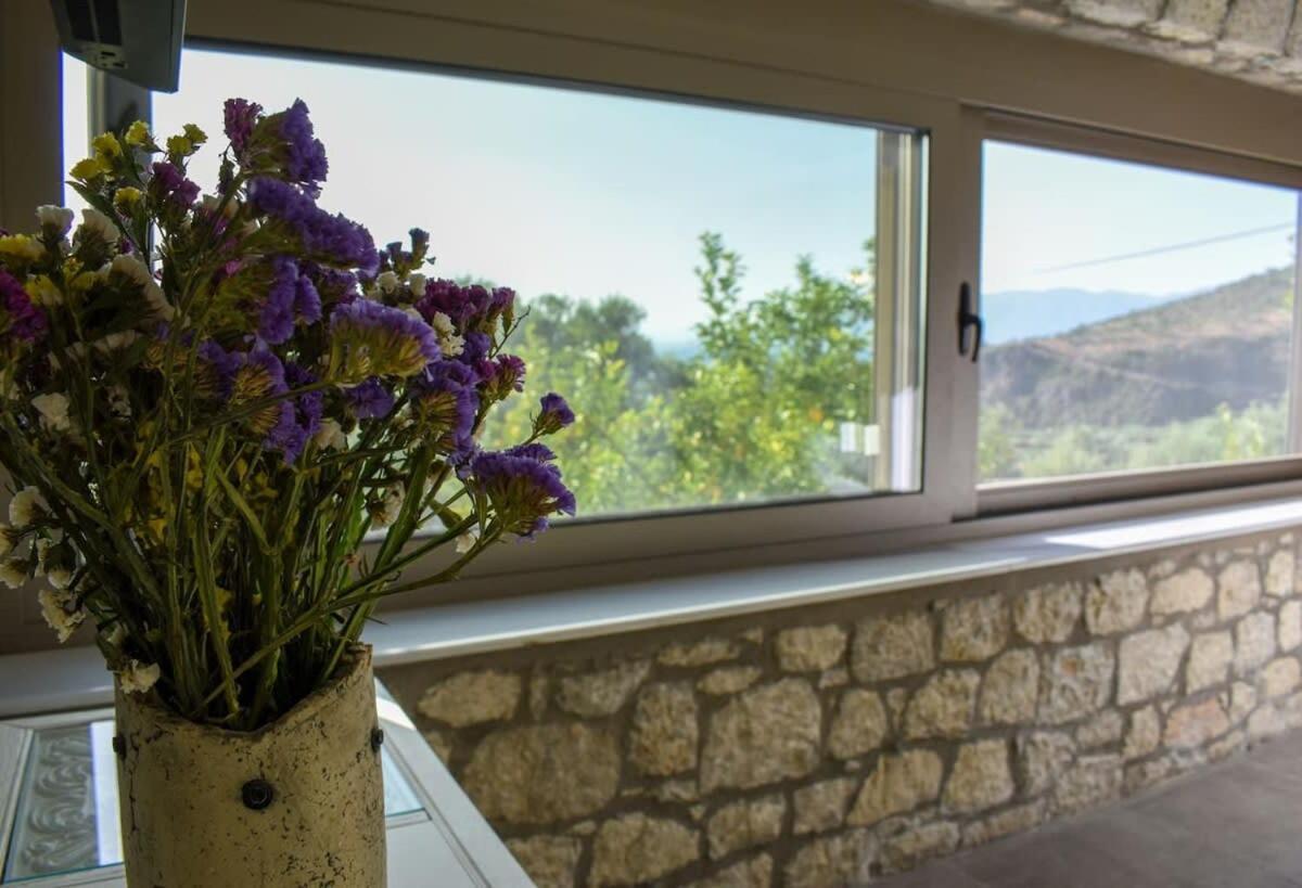 Villa Coastal Stone Hideaway With Stunning Scenery Kitriaí Esterno foto
